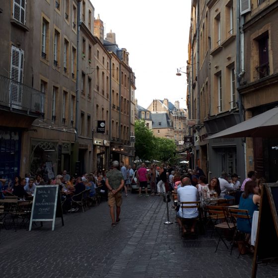 Busy evening in the Metz streets