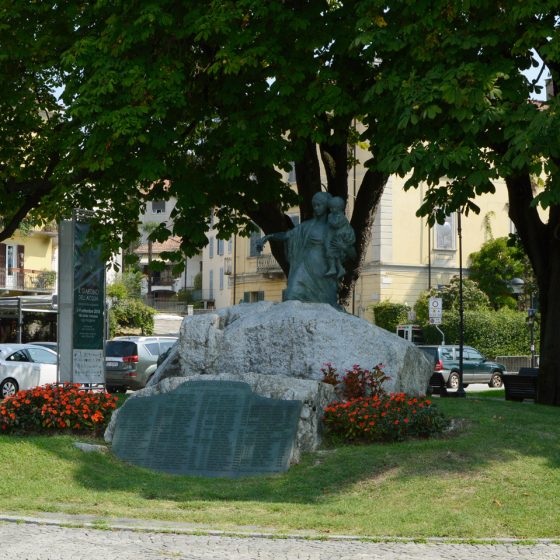 Lake Maggiore statue Pallanza