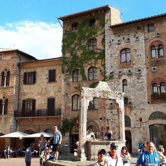 Piazza della Cisterna - San Gimignano
