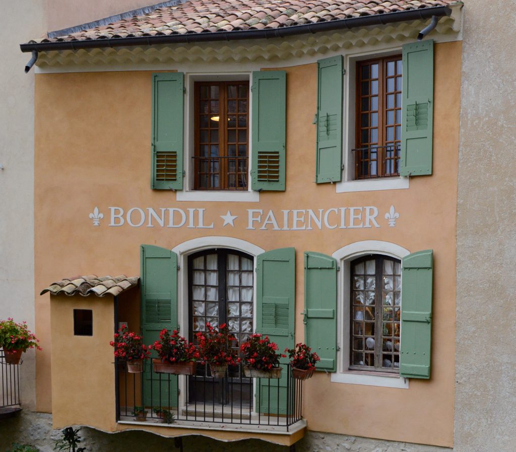 Moustiers-Sainte-Marie Faiencier pottery Bondil