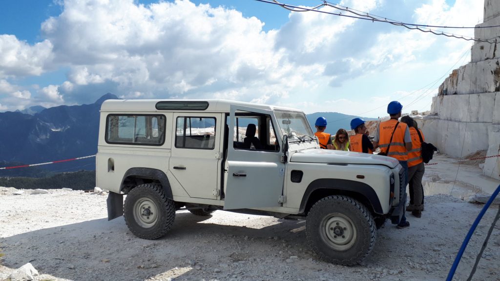 Land Rover 4x4 drive in the Carrara mountains