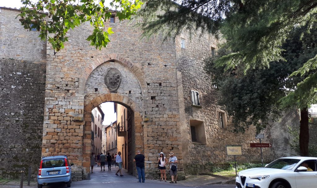 Porte through the Etruscan walls into Volterra