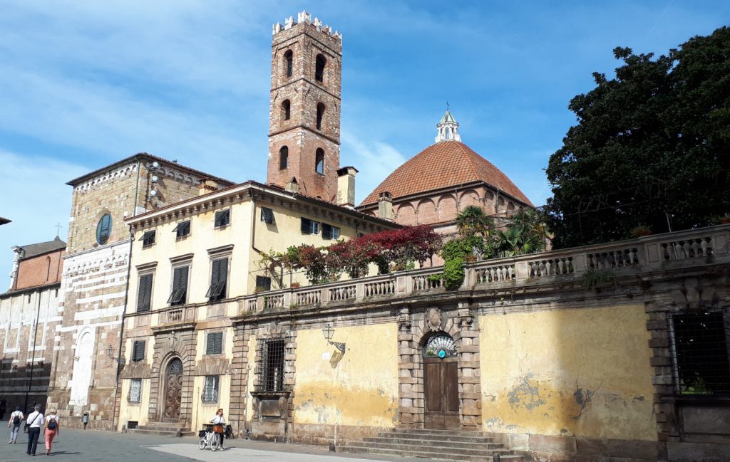 Piazza in Lucca