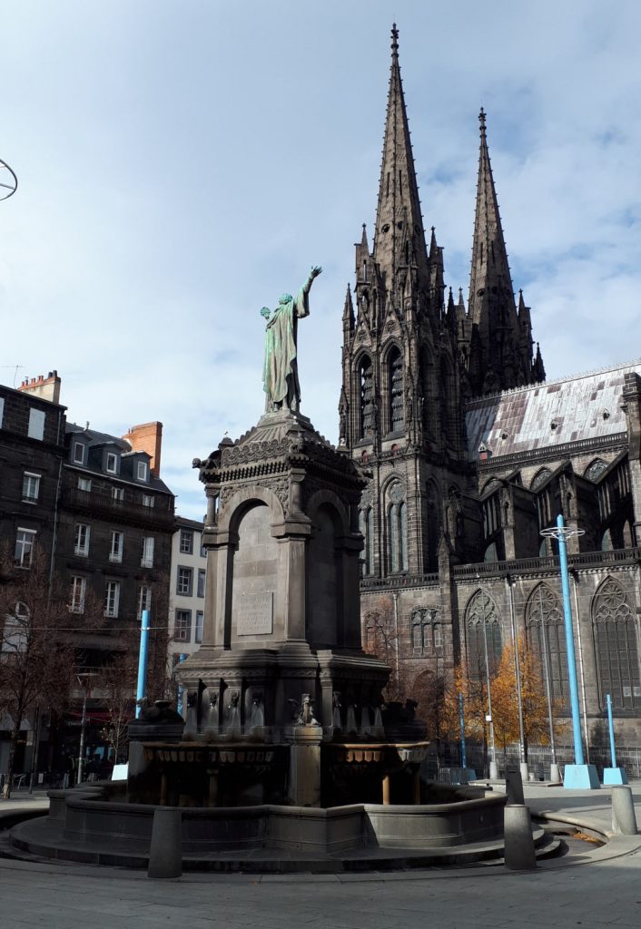 Place de la Victoire and Cathedrale de l'Assomption Clermont Ferrand