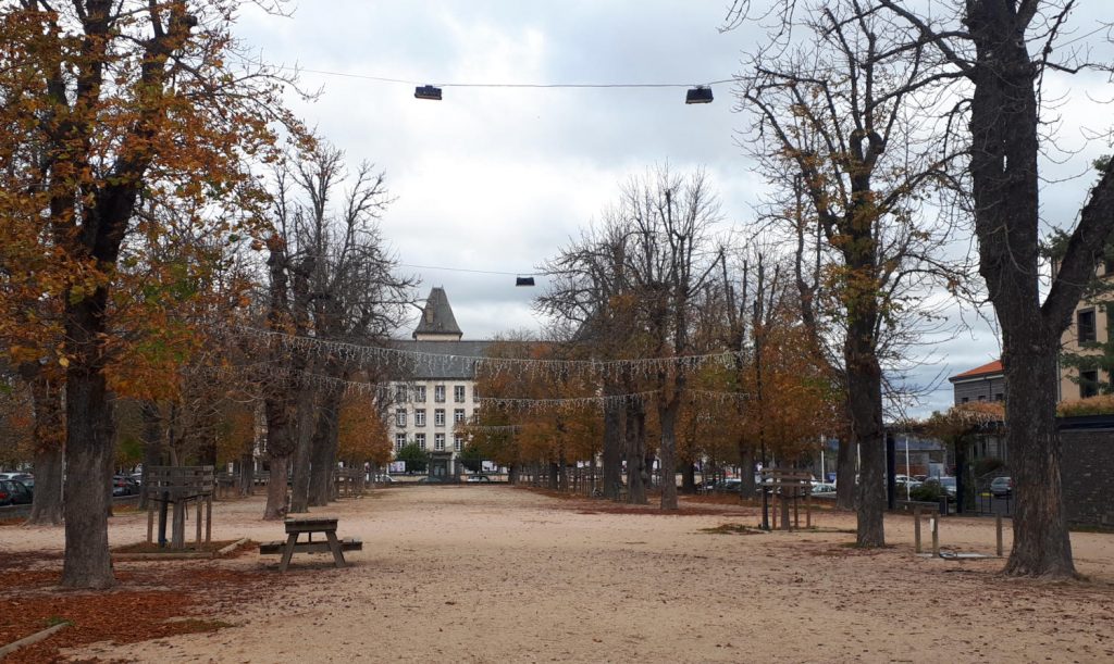 Promenade alongside Cours Spy des Ternes