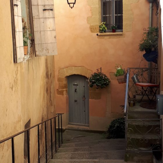 Jouques steps and alleyway