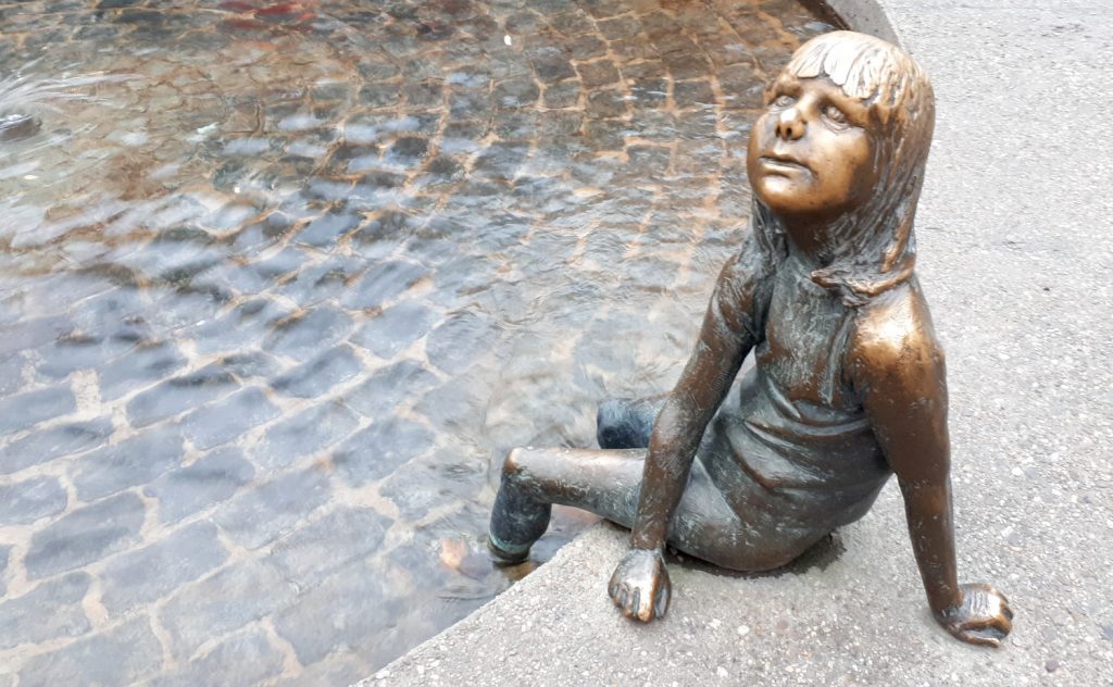 The "Kreislauf des Geldes" (“money cycle”) fountain, Aachen