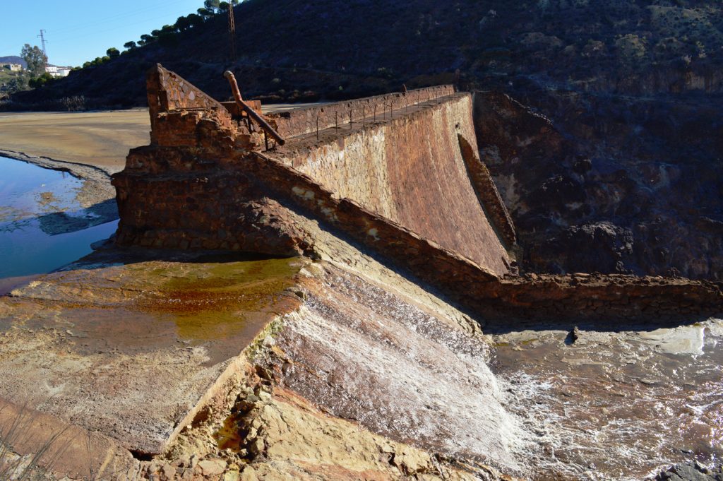 Rio Tinto - Dam fully silted up with the river still flowing