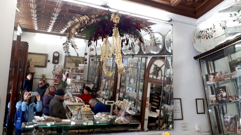 Cake shop selling Roscon de Reyes, Montilla