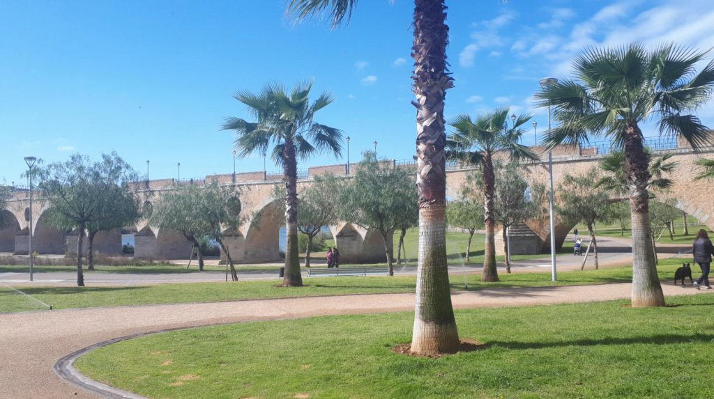 Guadiana park - ideal for a stroll, exercise or sit in the sun