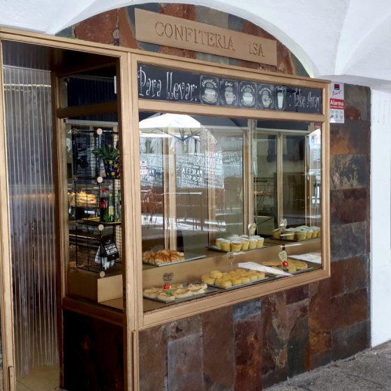 Pasteleria Isa - open in Caceres since 1952 - they must be doing something right!