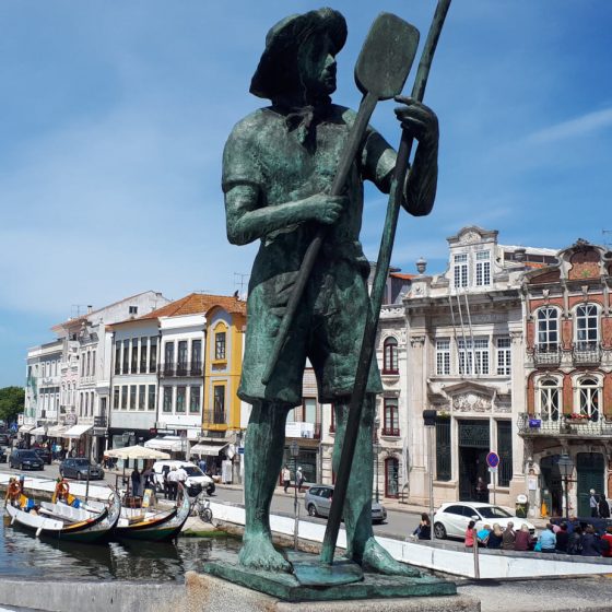 One of Aveiro's many statues depicting local life