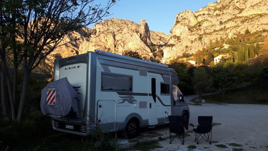 Buzz as the sun goes down in Moustiers St Marie, France