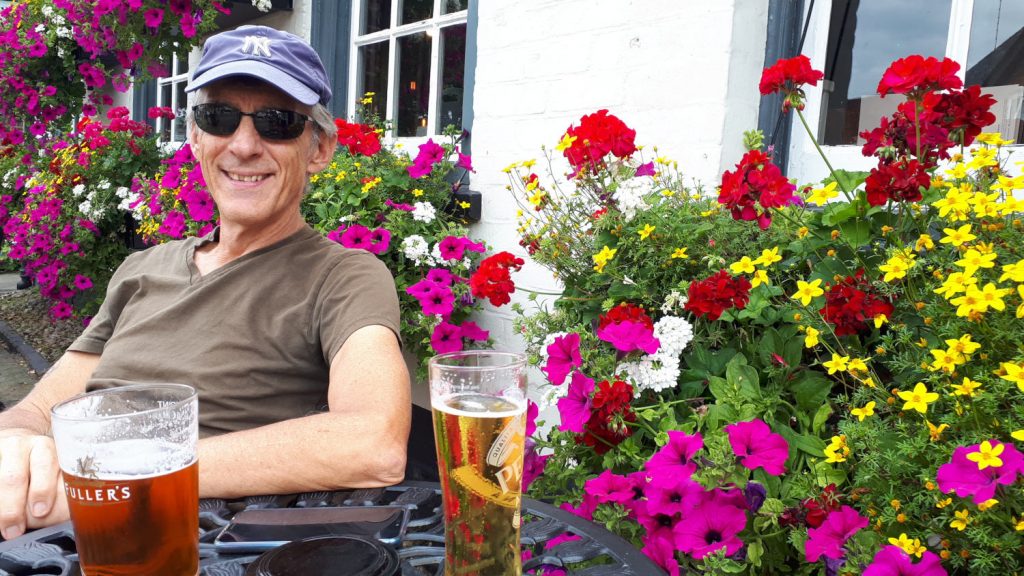 This pretty Lyndhurst pub festooned with flowers and the lure of a cold beer was just too hard to resist.