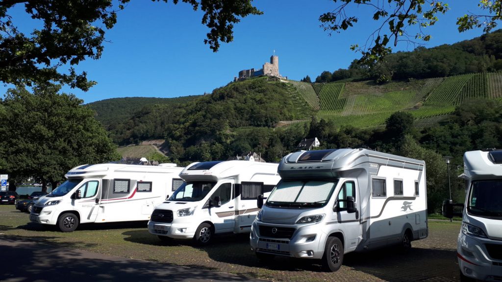 Buzz Laika in the motorhome parking spot under the castle ruins at Bernkastel-Kues