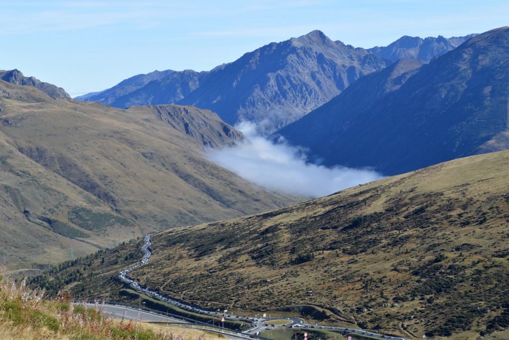 Andorra - French shoppers stream into Andorr