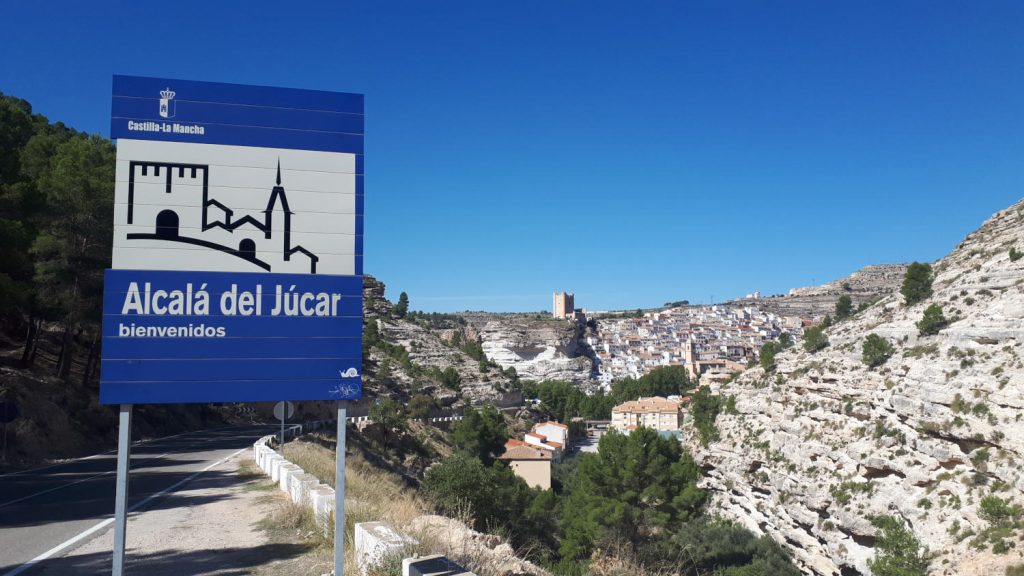 Alcala del Jucar - view of the town from the South