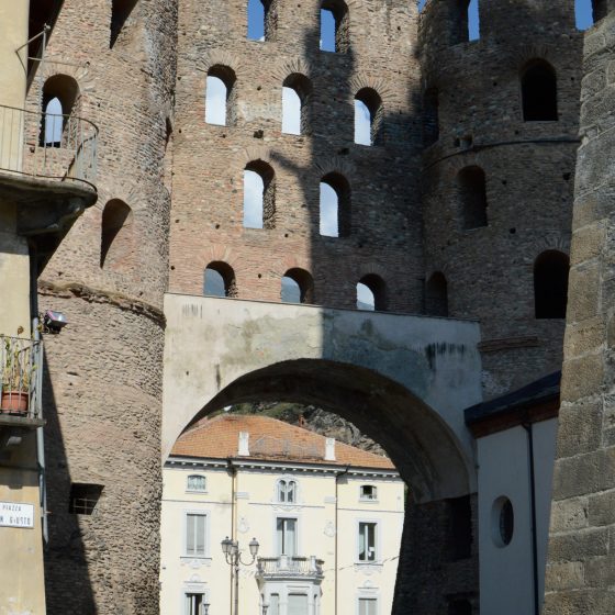 Susa Savoy Gate Back showing supporting structure