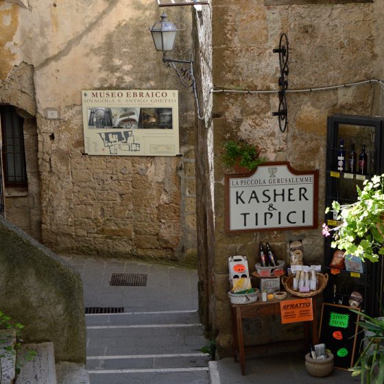 Pitigliano Synagog & Kosher shop