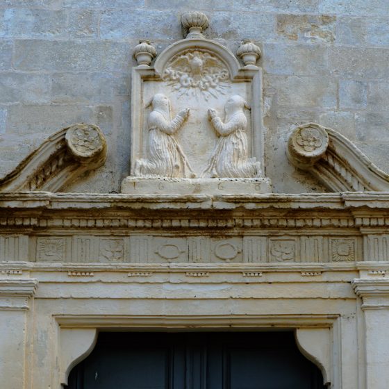 Aigues-Mortes - Chapel door decoration