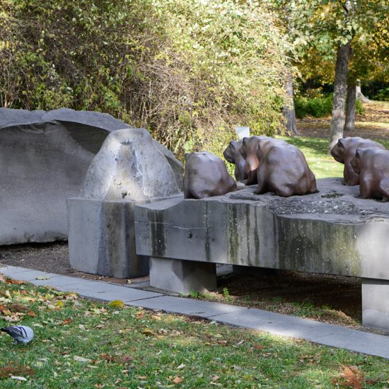 The Memory of Toads sculpture in the Jardin Lecoq by Mark Brusse