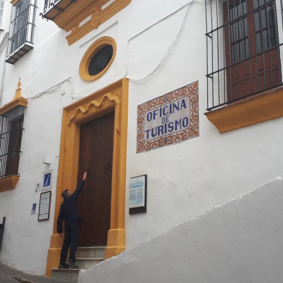 Giant's door to the Arcos Tourist Office - which was closed!