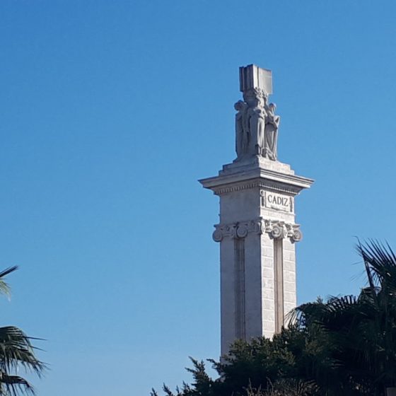 Tall monument in the centre of Cadiz