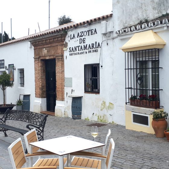 Nice restaurant in the plaza by the church in Medina Sidonia