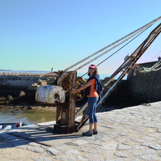 Lagos - trying out the small harbour crane by fort