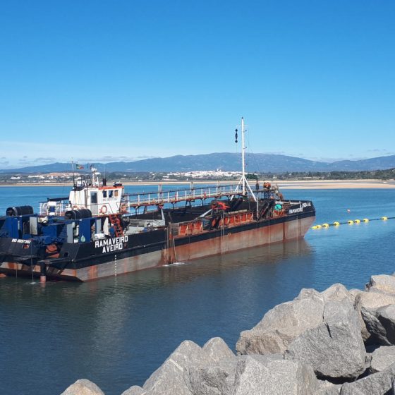 Huge dredger filtering the water in Alvor