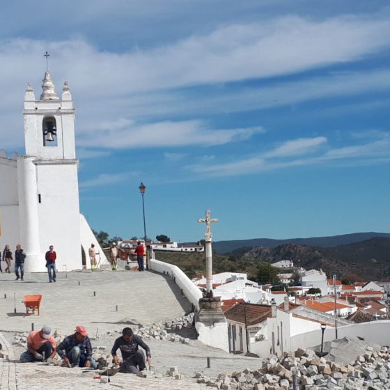 Mertola - Workmen working hard