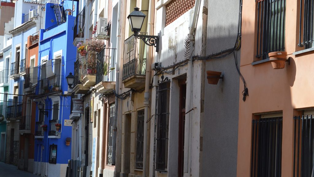 Alicante - Old quarter colourful street scene