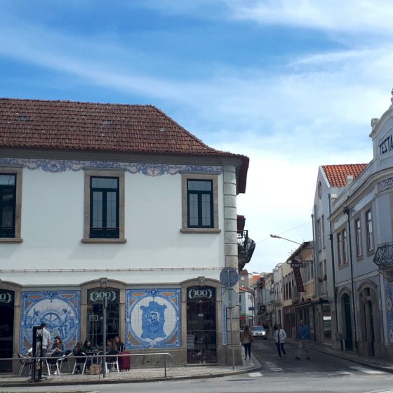 100 Montaditos sandwich shop in a historic shoe shop site