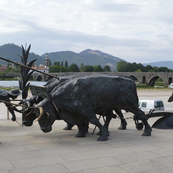 Pont de Lima - Women at work sculpture