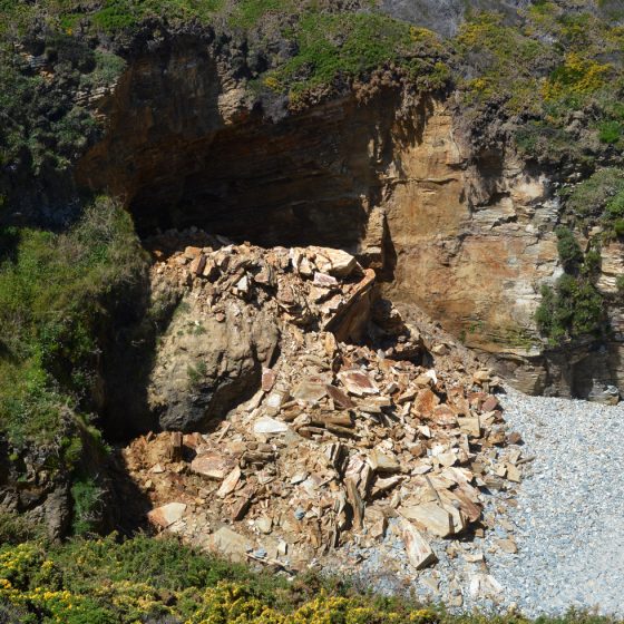 Las Catedrais beach - Collapse onto access beach