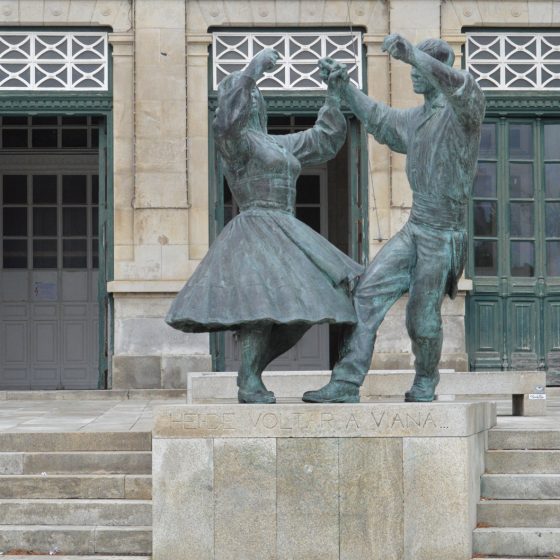 Viana do Castelo - Statue at train station
