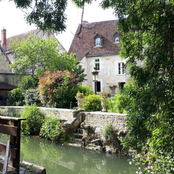 A gorgeous riverside home overlooking the Bridge in the Balcons de l’Indrois