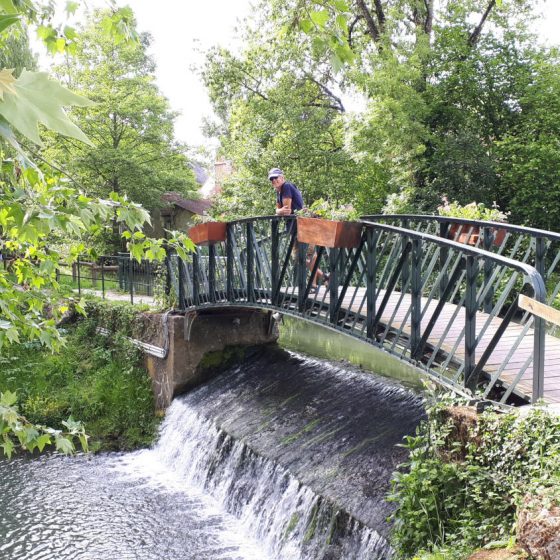 Bridge in the Balcons de l’Indrois riverside walk