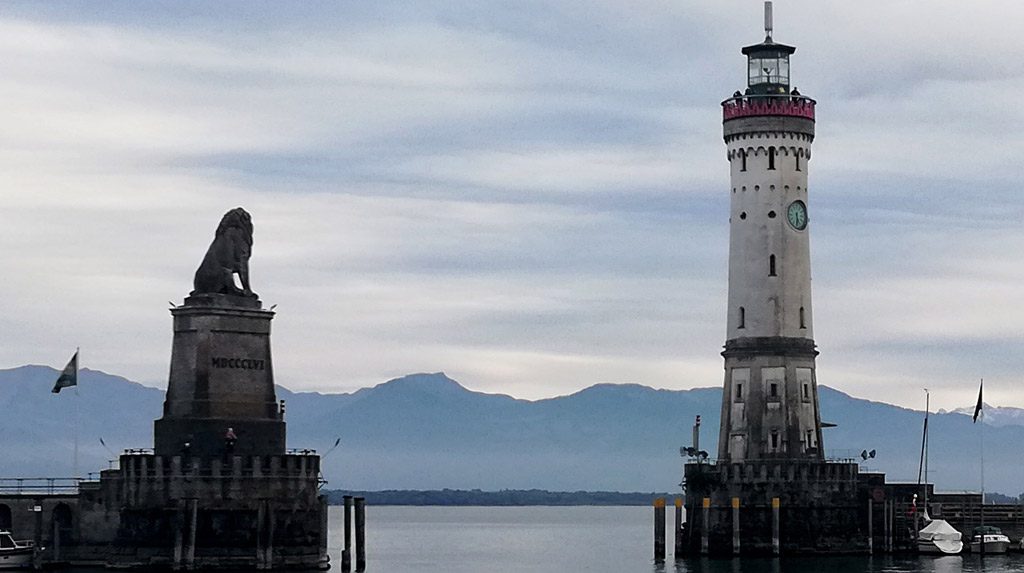 Lindau harbour entrance - lighthouse and Lion of Bavaria statue