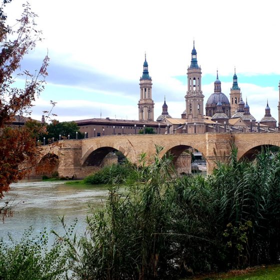 Zaragoza's old stone bridge - Puente de Piedra